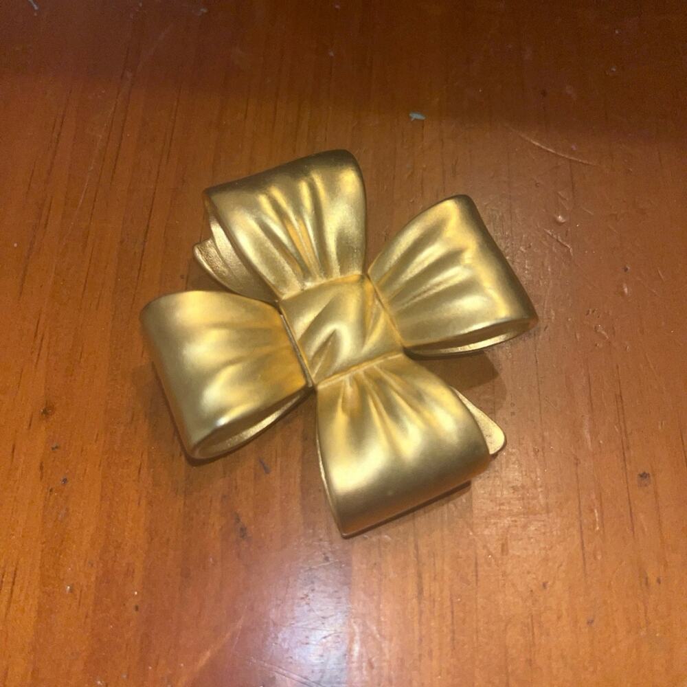 Bow Vintage Signed Elizabeth Arden Matte Gold Bow Dimensional Brooch Hard To Fin